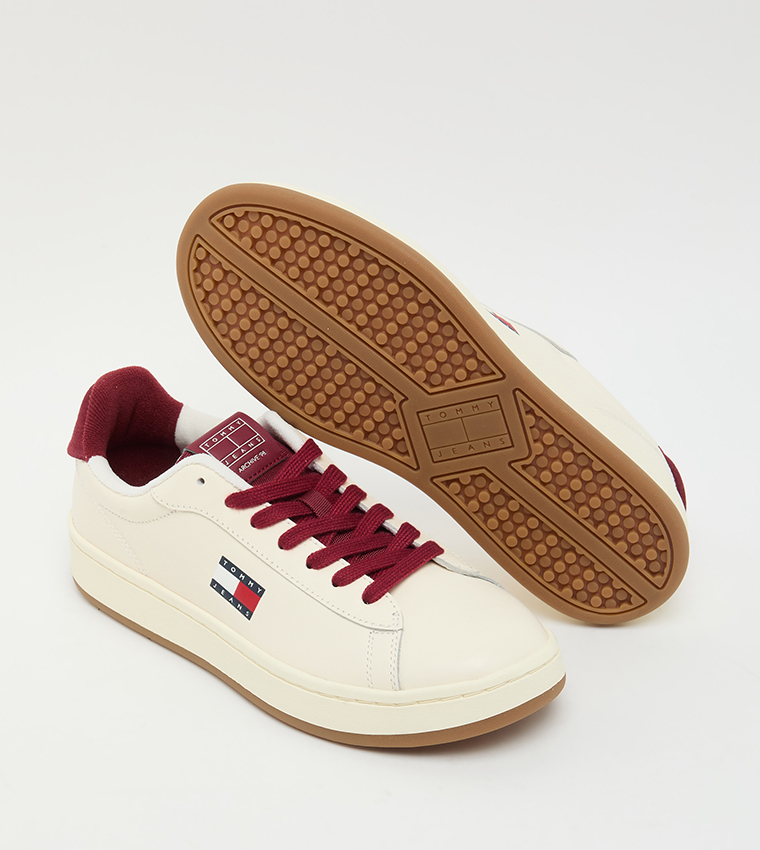 سنيكرز برباط 