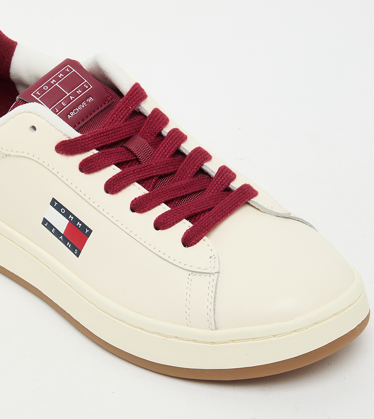 سنيكرز برباط 