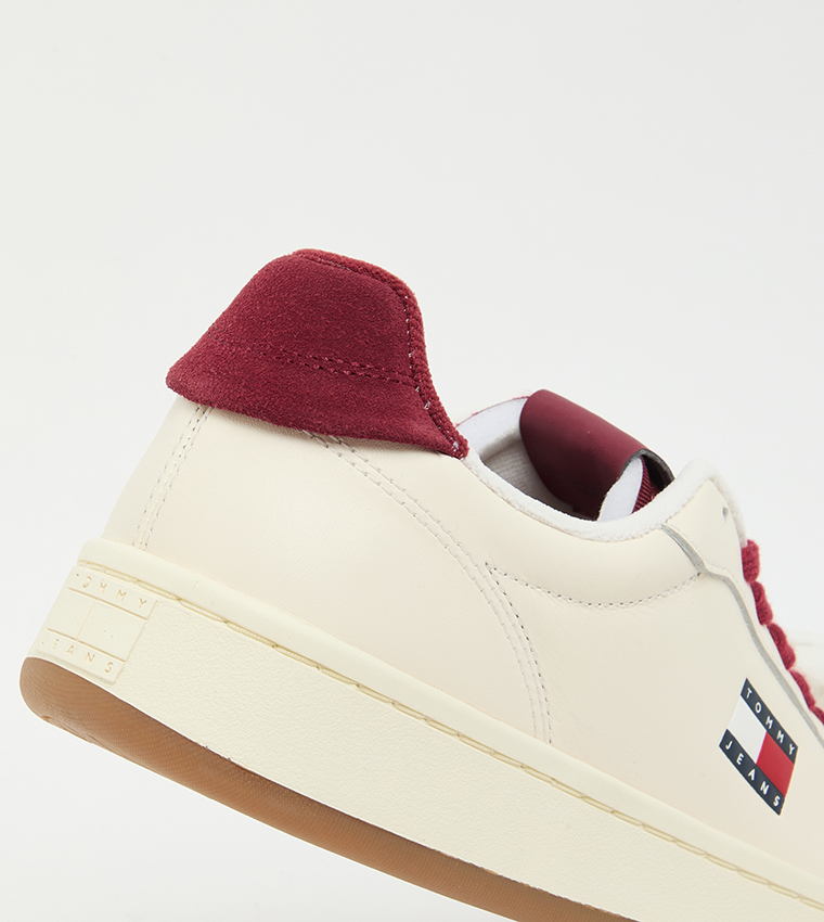 سنيكرز برباط 