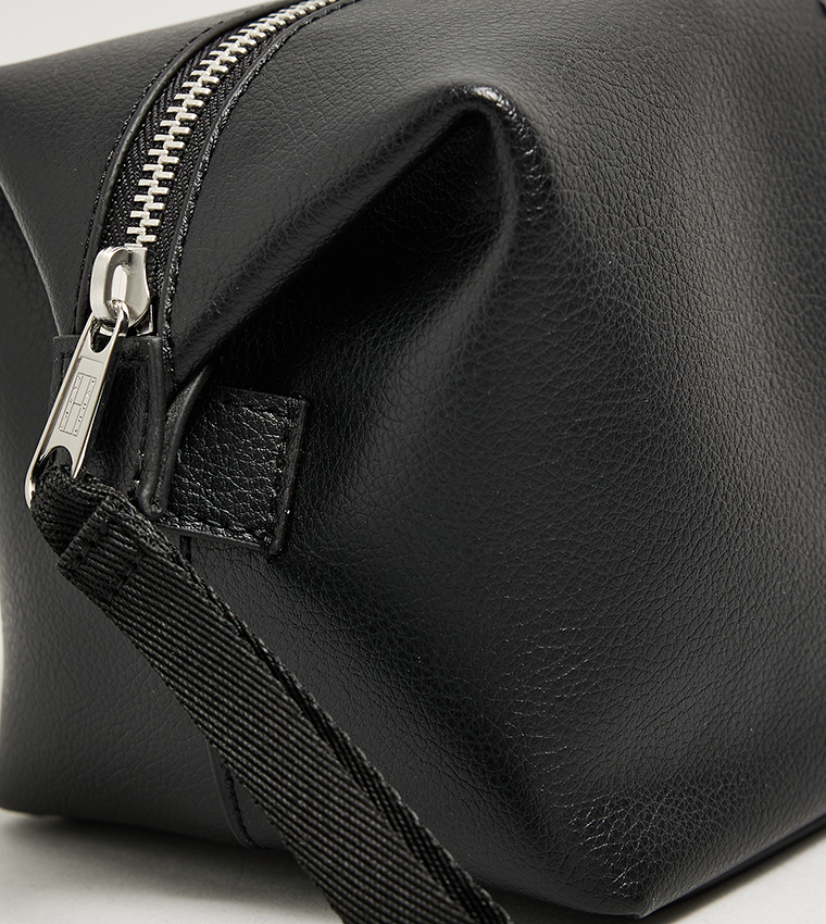 شنطة يد رجالية جلد بشعار