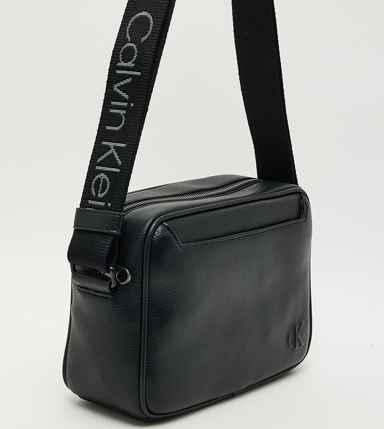 شنطة كاميرا بحزام قماش بشعار