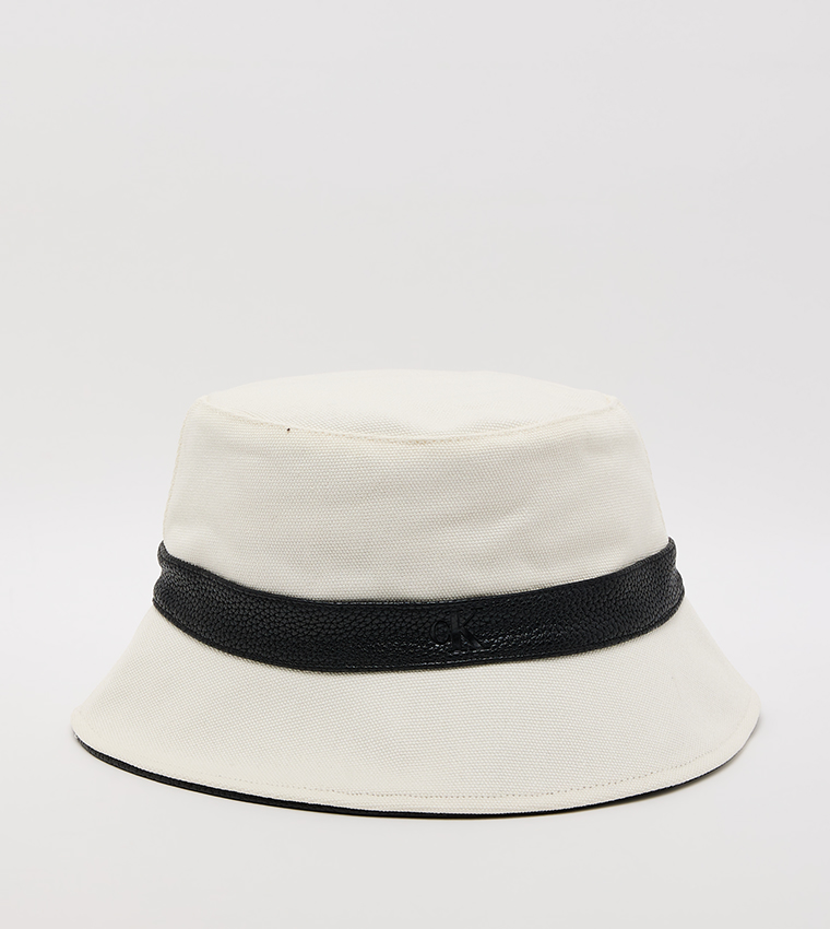 قبعة دلو متباينة 