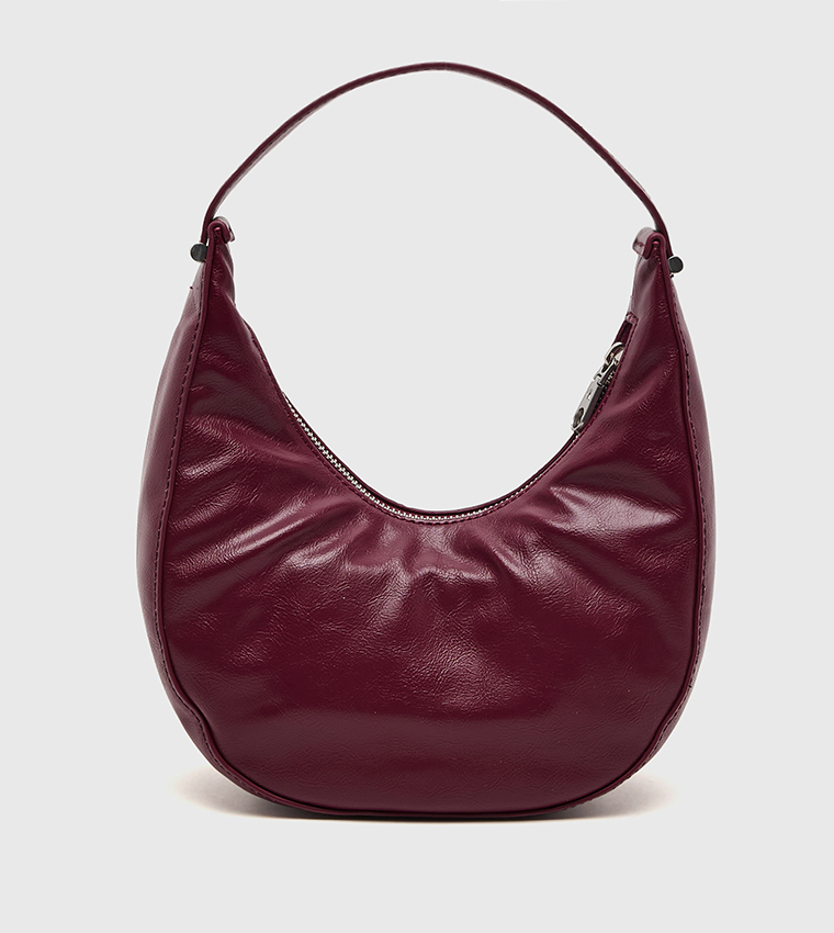 شنطة كتف بمشبك مونوغرام 