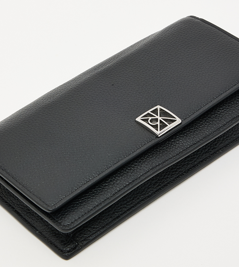 محفظة طويلة بشعار 