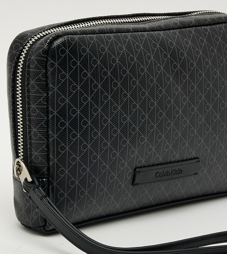 باوتش بسحاب وطبعة مونوغرام 