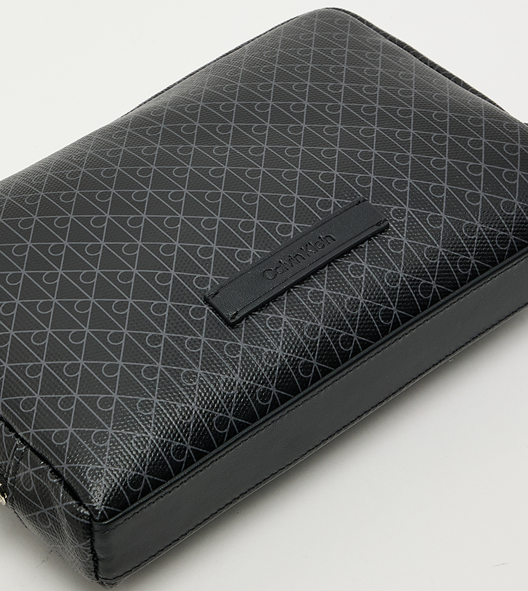 باوتش بسحاب وطبعة مونوغرام 