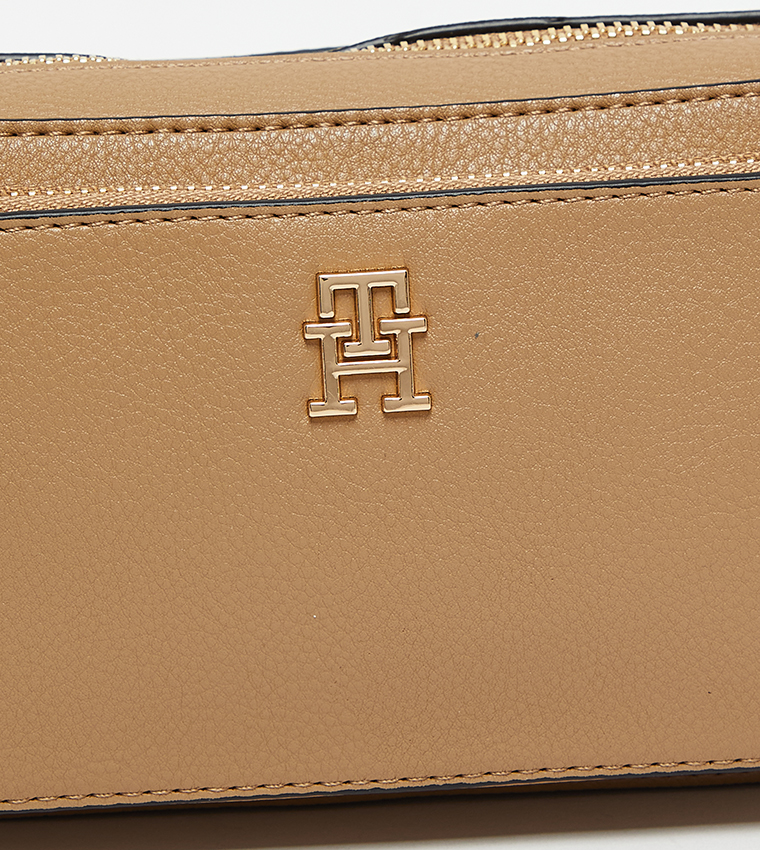 شنطة كاميرا بشعار وسحاب 