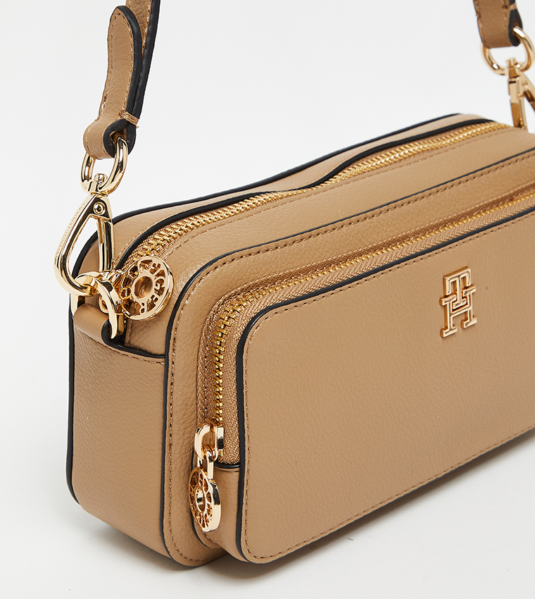 شنطة كاميرا بشعار وسحاب 