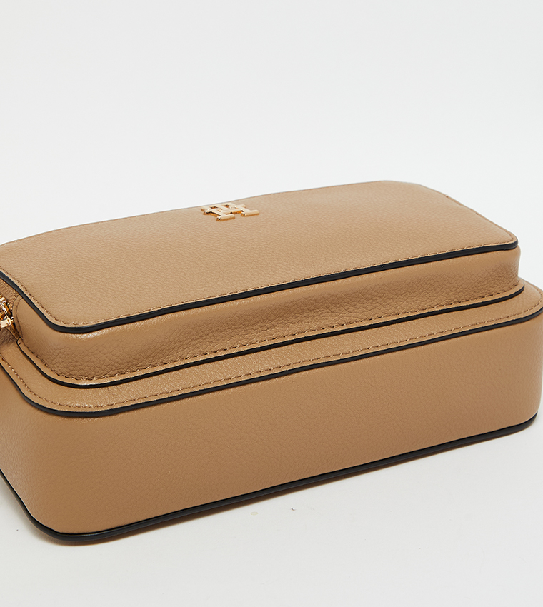 شنطة كاميرا بشعار وسحاب 