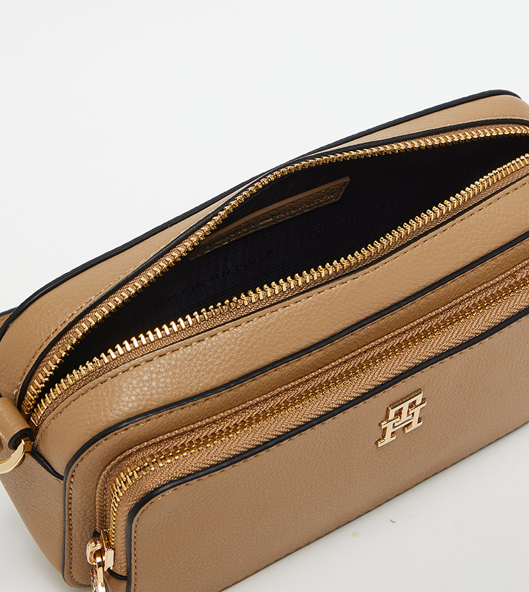 شنطة كاميرا بشعار وسحاب 