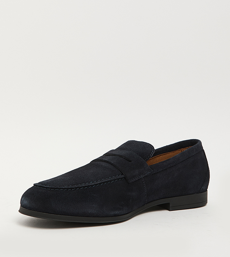 Round Toe Suede Loafers