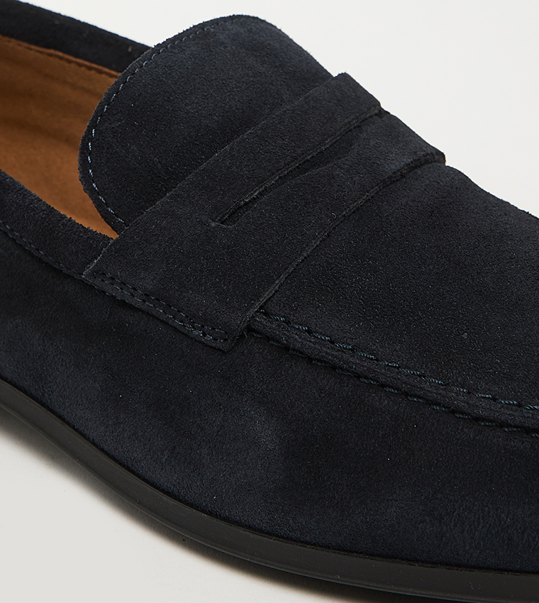 Round Toe Suede Loafers