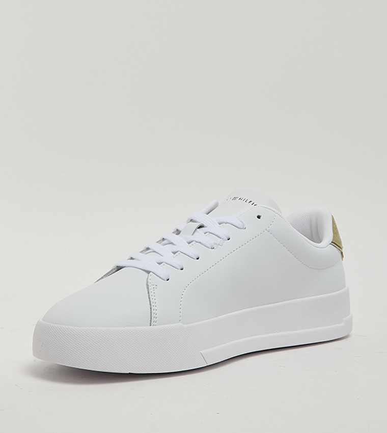 سنيكرز برباط بطبعة شعار