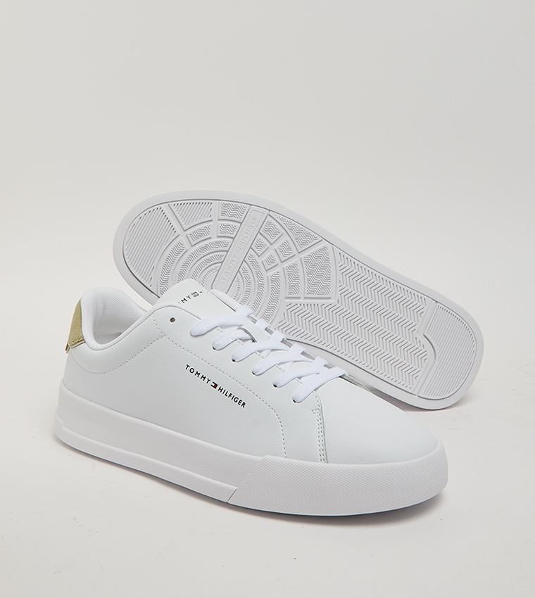 سنيكرز برباط بطبعة شعار