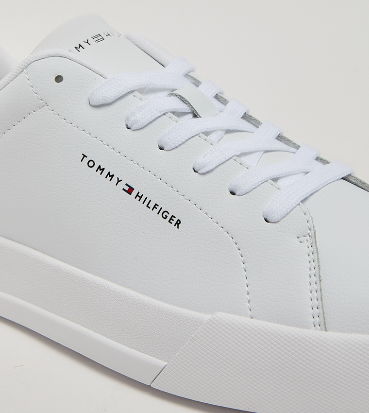 سنيكرز برباط بطبعة شعار