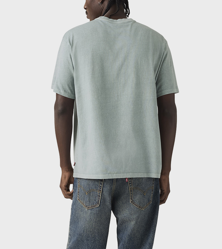 تيشيرت بطبعة شعار وكم قصير