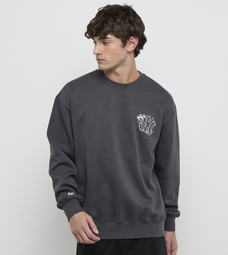 سويتشيرت بطبعة وقبة مستديرة 