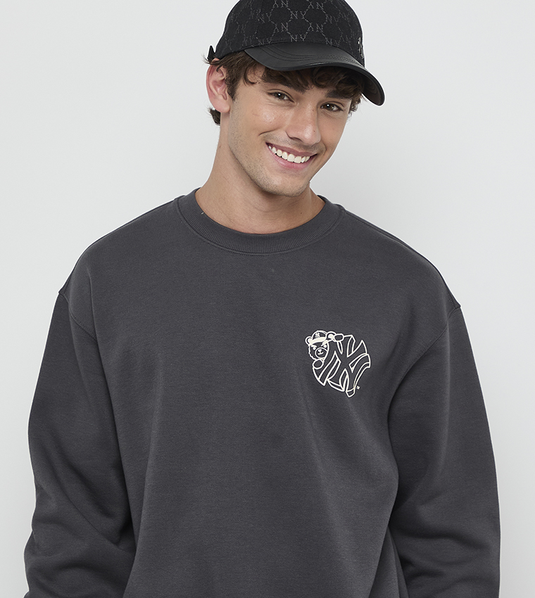 سويتشيرت بطبعة وقبة مستديرة 