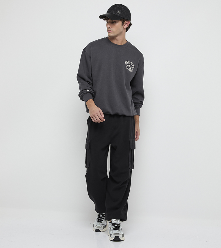 سويتشيرت بطبعة وقبة مستديرة 