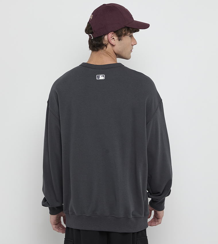 سويتشيرت بطبعة وقبة مستديرة 