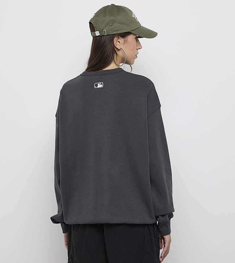 سويتشيرت بطبعة وقبة مستديرة 