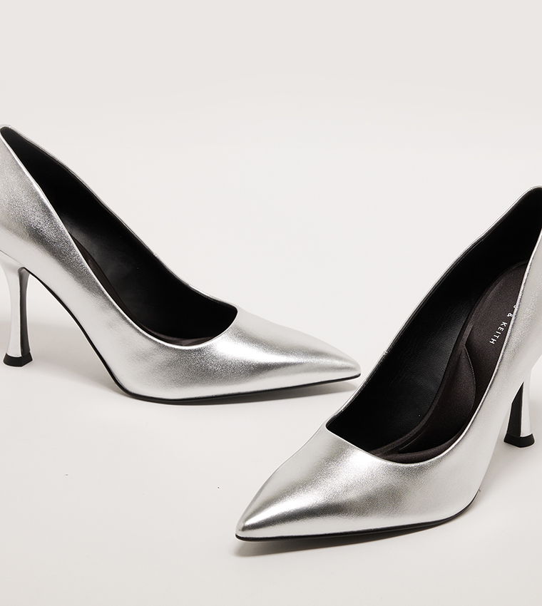 حذاء كعب ميتاليك 