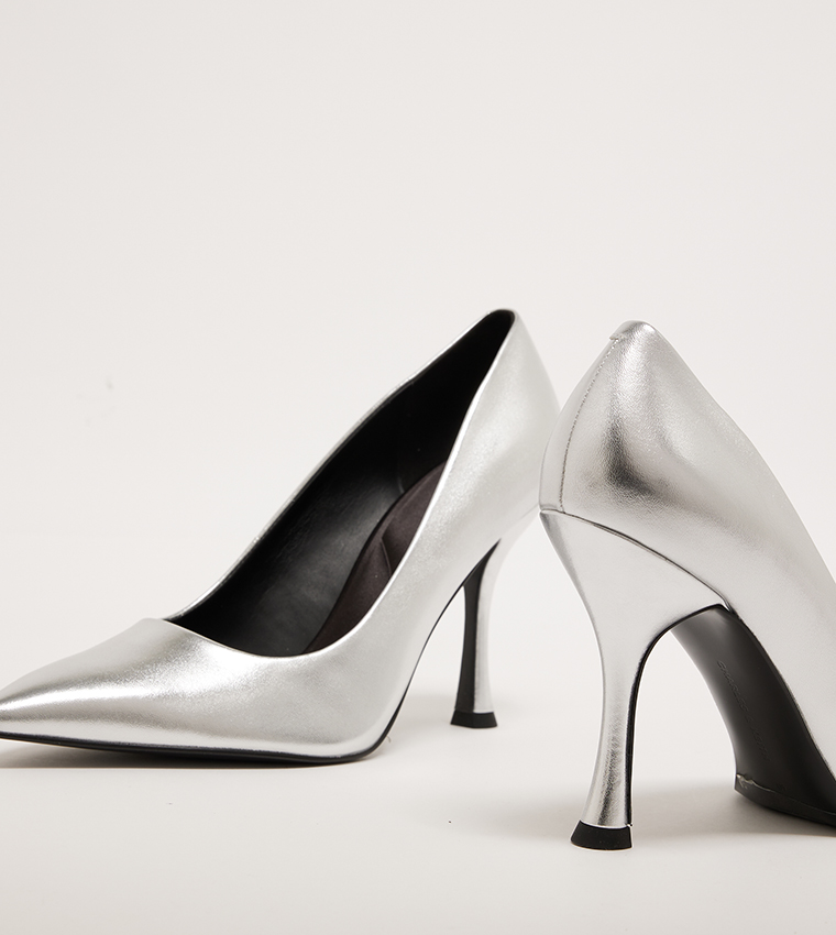 حذاء كعب ميتاليك 