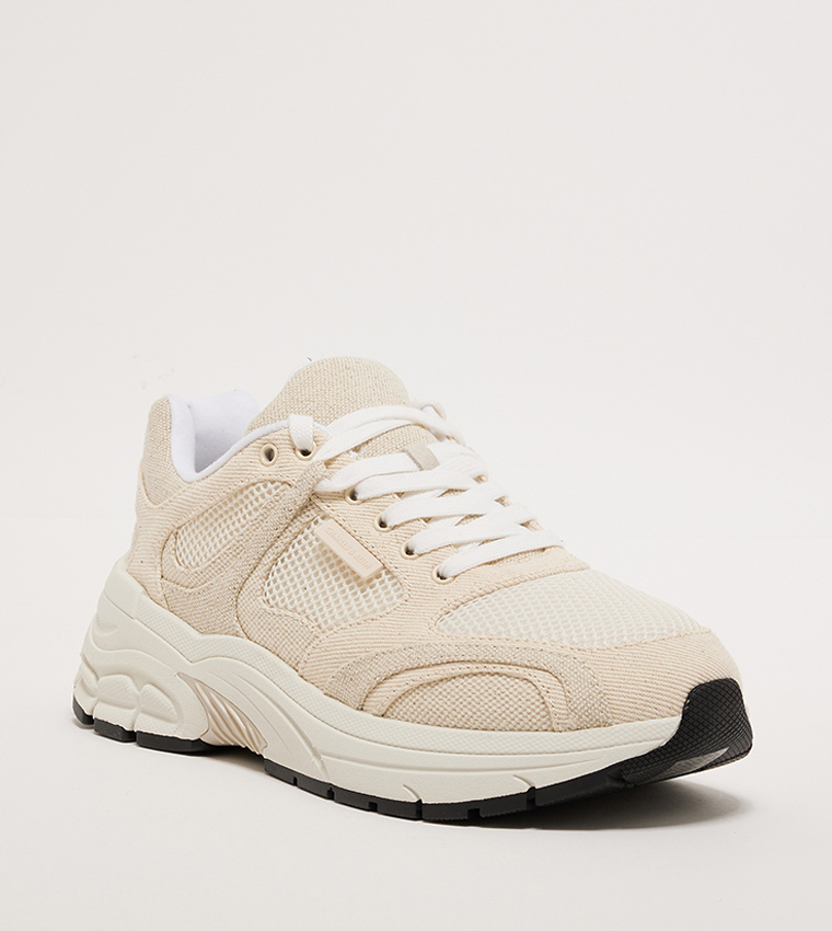 حذاء رياضي تشانكي بمقدمة دائرية