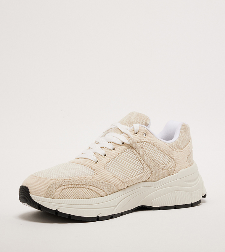 حذاء رياضي تشانكي بمقدمة دائرية