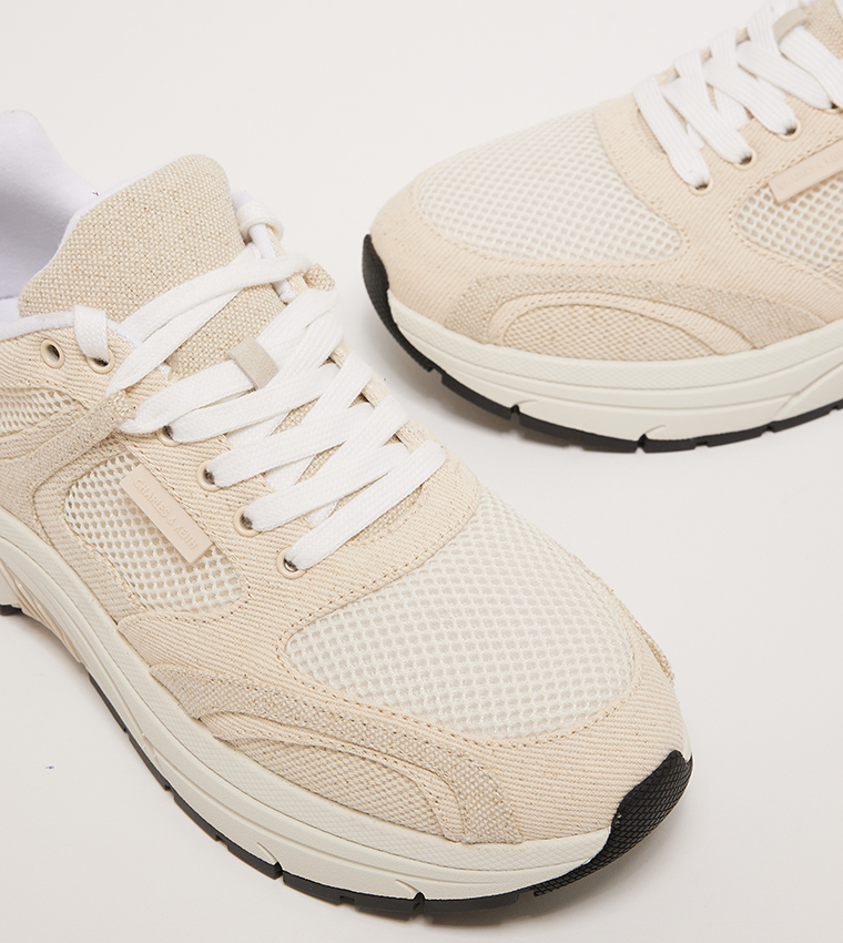 حذاء رياضي تشانكي بمقدمة دائرية