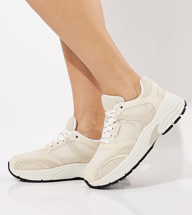 حذاء رياضي تشانكي بمقدمة دائرية