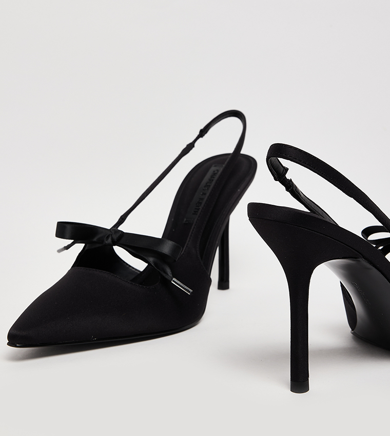 حذاء كعب بحزام خلفي وربطة ساتان بمقدمة مدببة