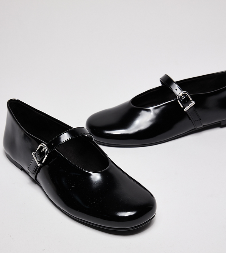 Textured Round Toe Mary Janes