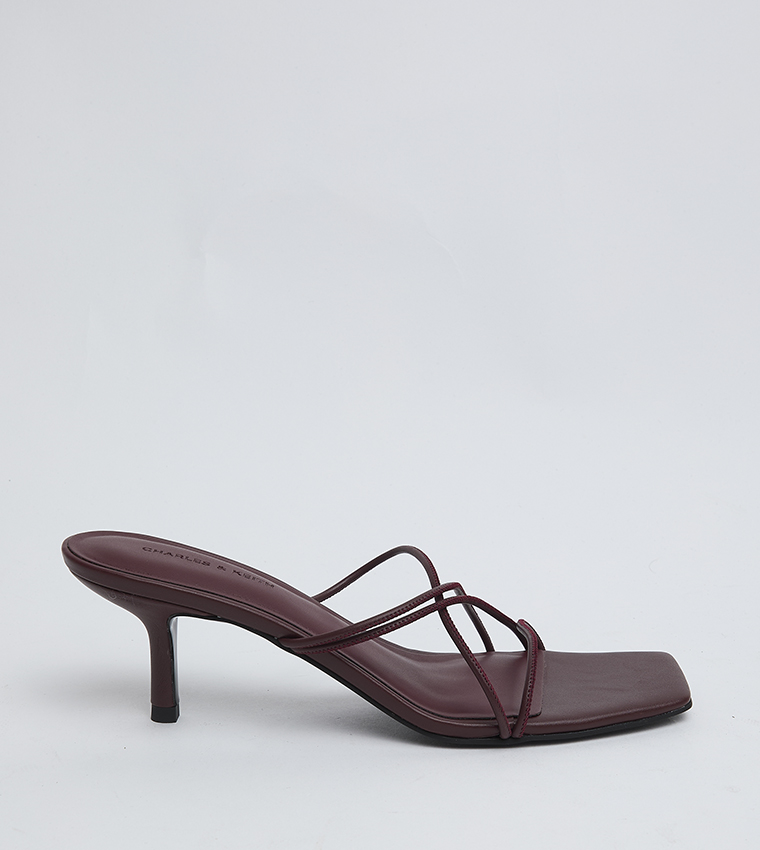 صندل بحمالات وكعب ومقدمة مربعة
