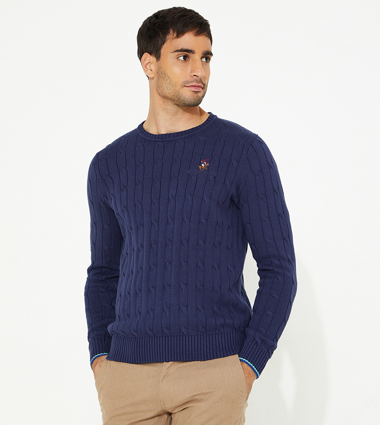 سترة كلاسيكية محبوكة بياقة دائرية 