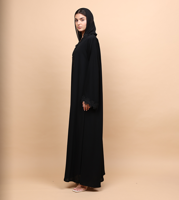 عباية بحواف دانتيل 