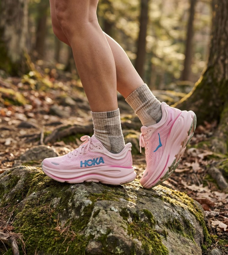BONDI 9 Textured Running Shoes