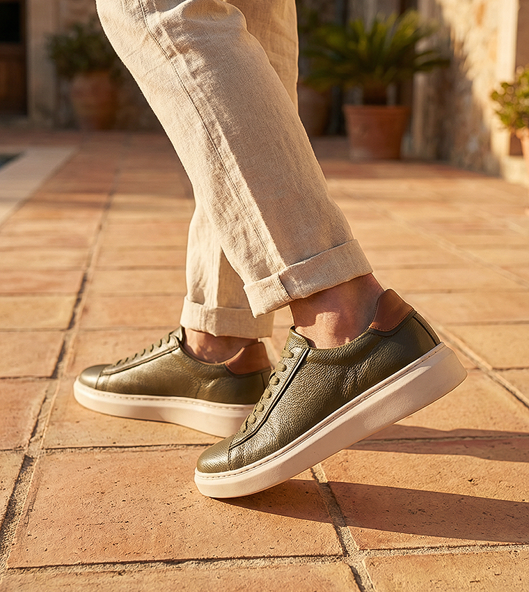 Textured Round Toe Lace-Up Sneakers