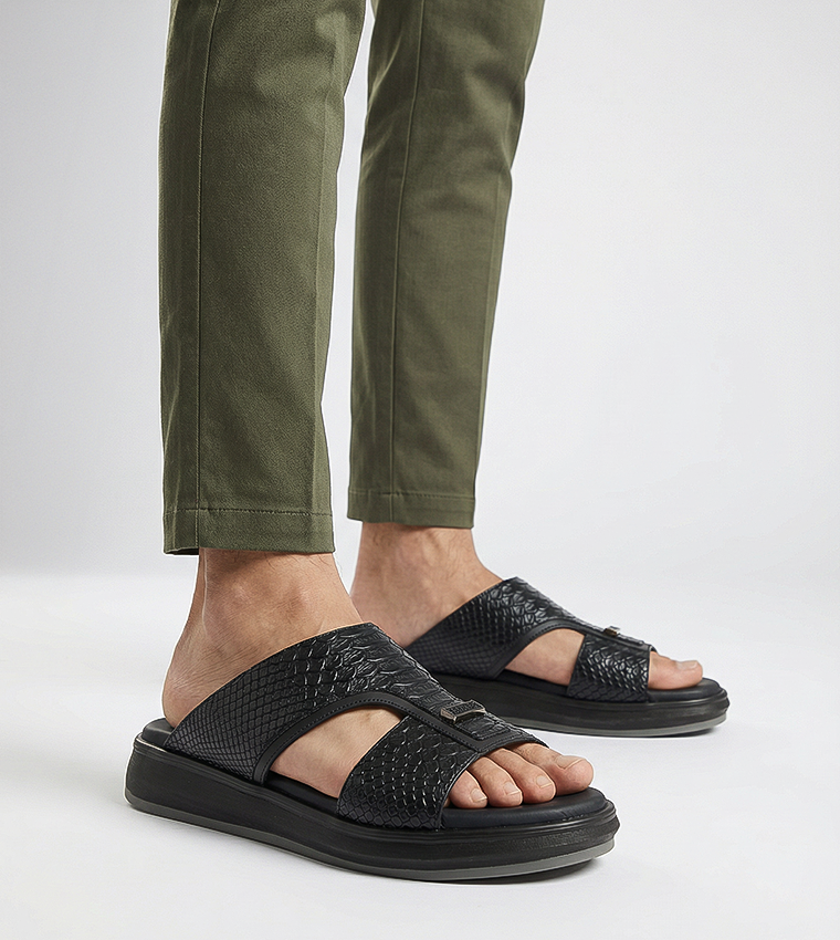 AL FAKHM Textured Arabic Sandals