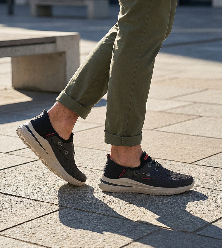 DELSON 3.0 - ROTH Logo Detail Knitted Shoes