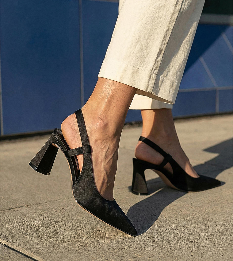 حذاء كعب بحزام خلفي 