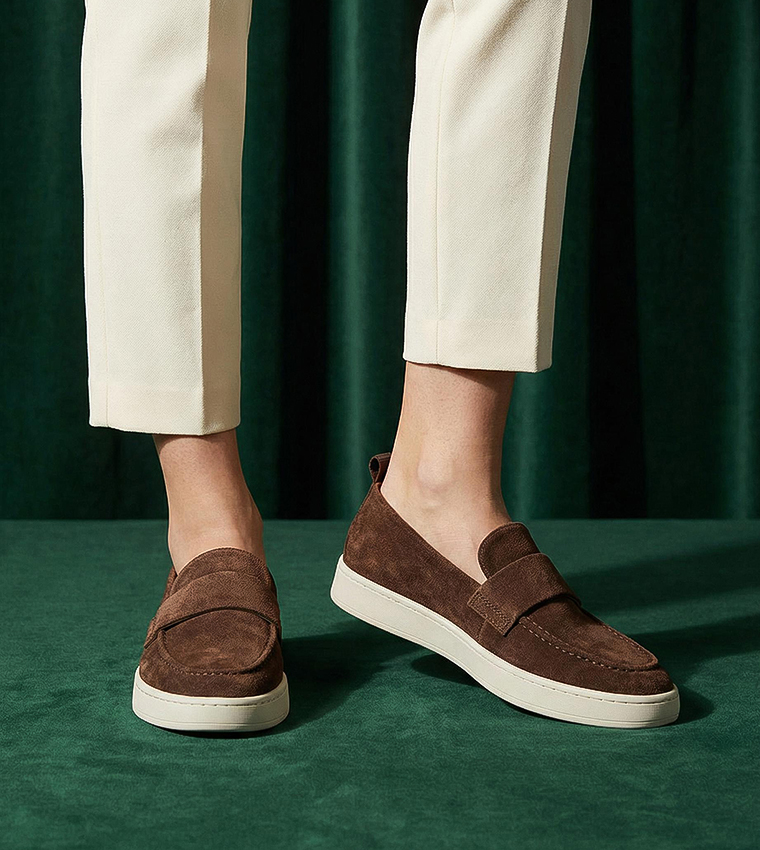 HANNSON Round Toe Slip-On Shoes