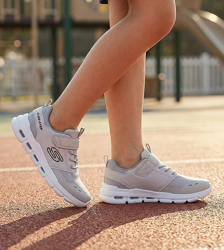 سنيكرز جلايد ستيب فلو بحزام فليكرو