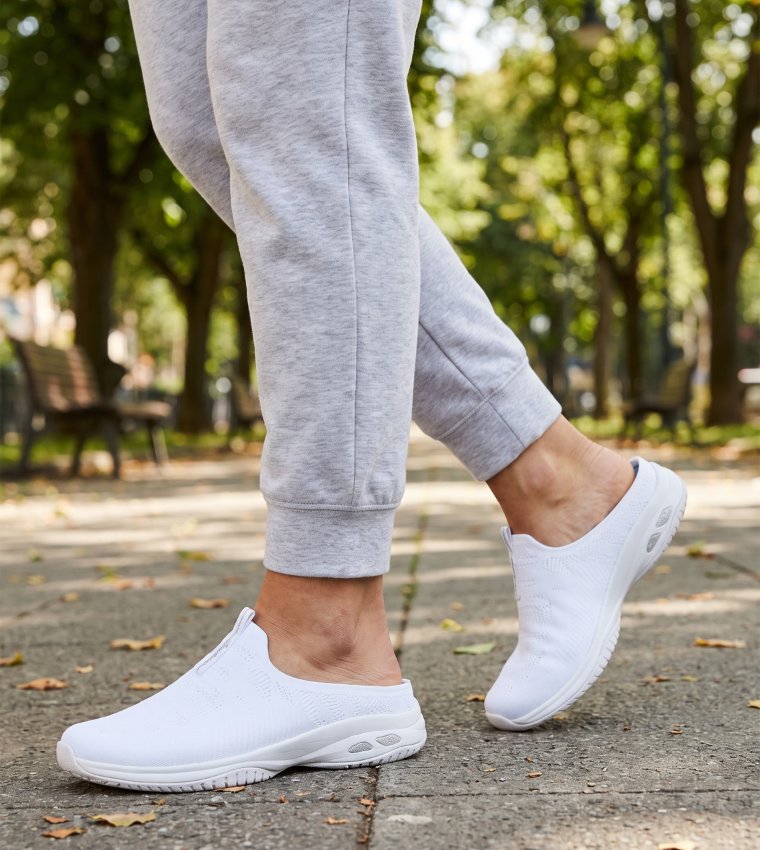 سكيتشرز  سليب أون كاجوال - أبيض Casual Slip-ons