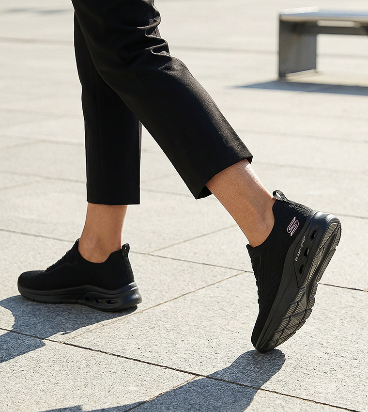 BOBS ARC WAVES 2.0 Runner Sneakers