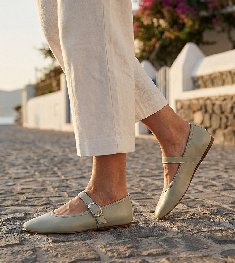 VANCEE Textured Mary Jane Shoes