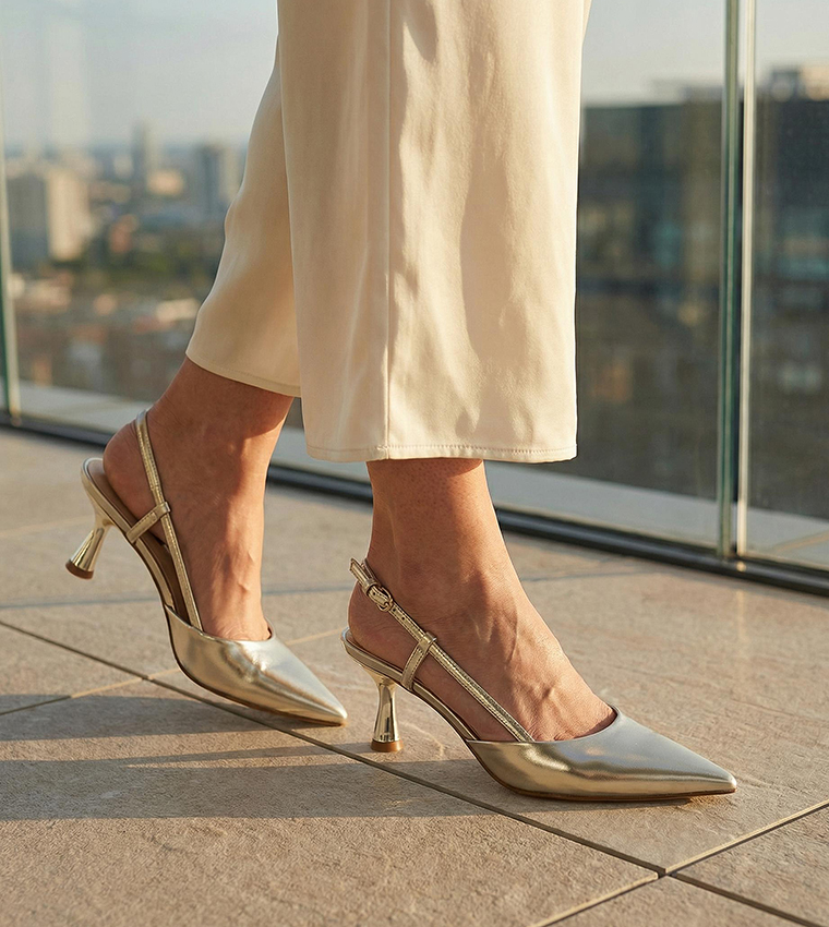 حذاء كعب بحزام خلفي ومقدمة مدببة