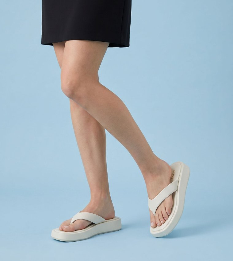 GRETTLE Textured Platform Flip Flops