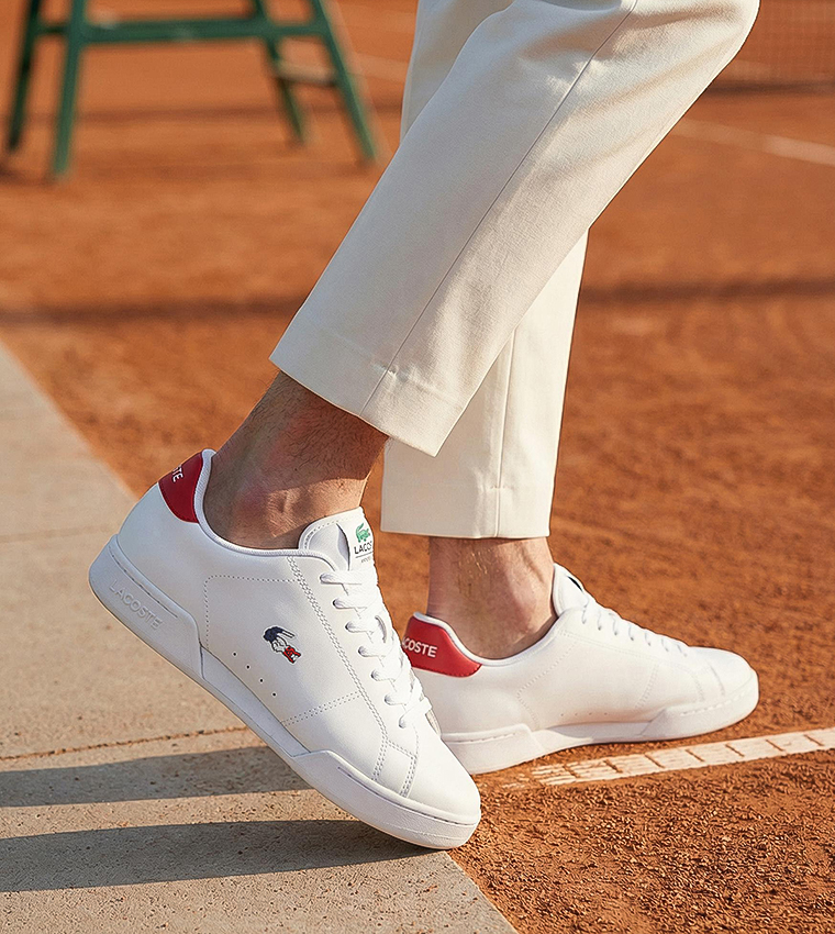 سنيكرز كارنابي كب 125 4 برقبة قصيرة بشعار