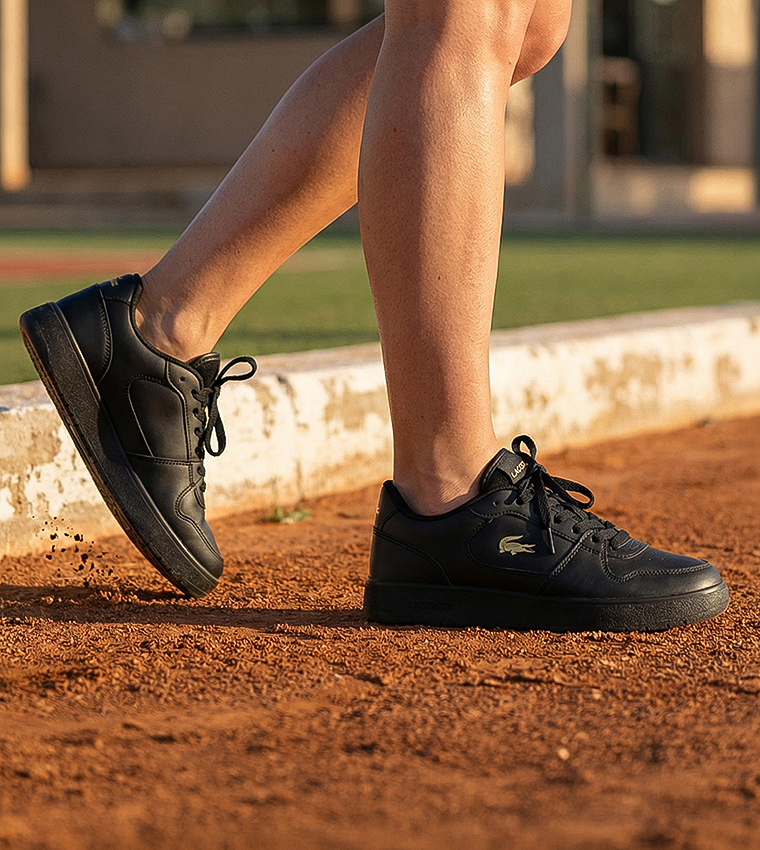 COURT ACE 126 2 Logo Embossed Low Top Sneakers